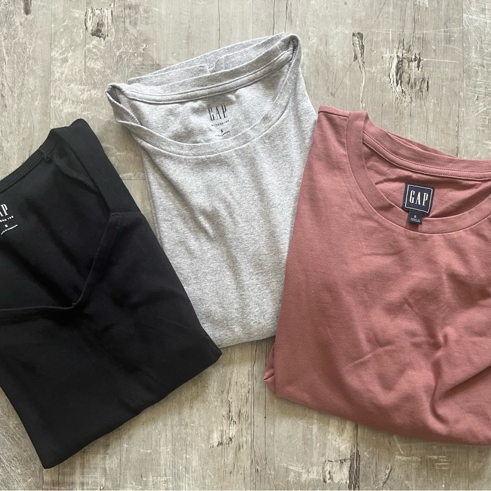 Gap lot of 3 Ts Cotton pink , gray , black in excellent condition ALL Sz Sm